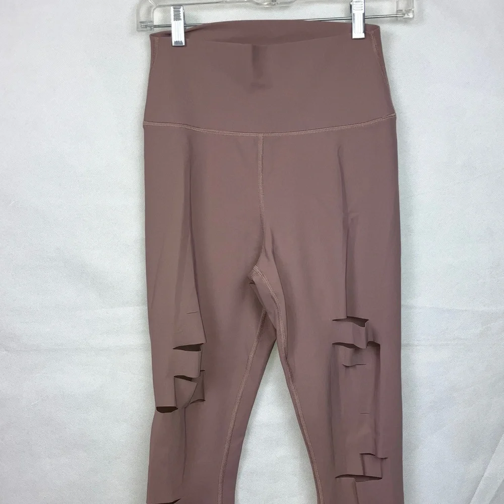 ALO Women’s Size M Warrior Cut Pink High-Waisted Leggings Sporty Gym Yoga Pants